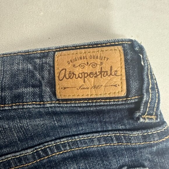 Aeropostale Womens Boyfriend Denim Size 8 Shorts Distressed Cuffed Hem - Picture 3 of 5